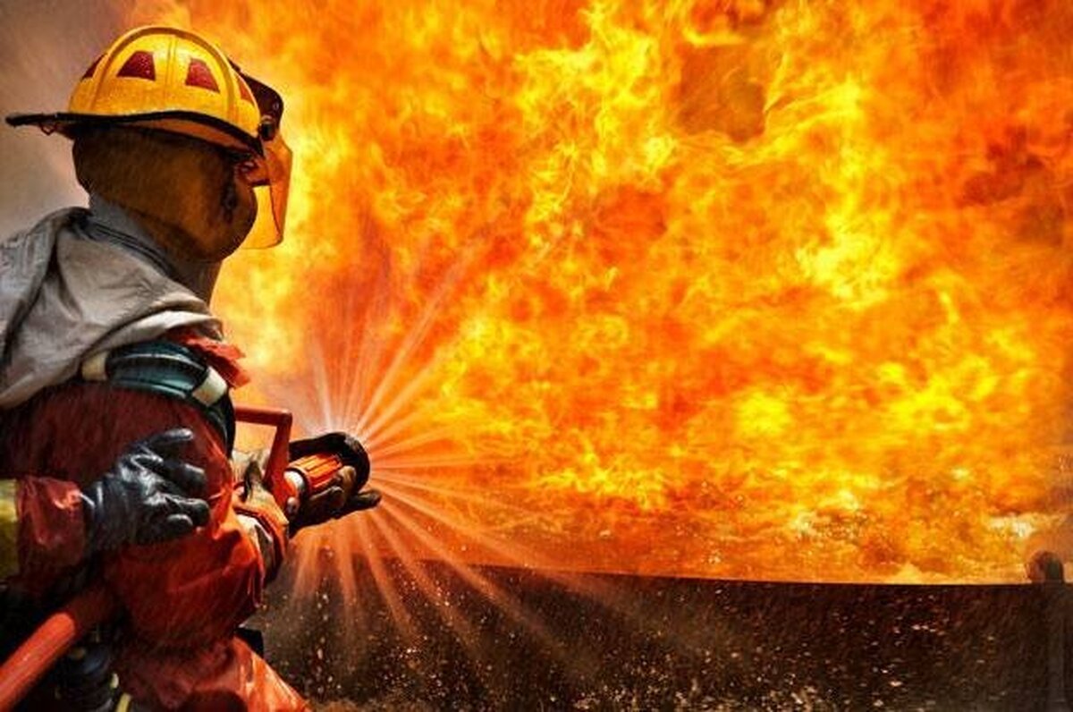 سخنگوی سازمان آتش نشانی و خدمات ایمنی شهرداری کرج از مهار حریق یک واحد تجاری در جاده مخصوص تهران - کرج خبر داد.