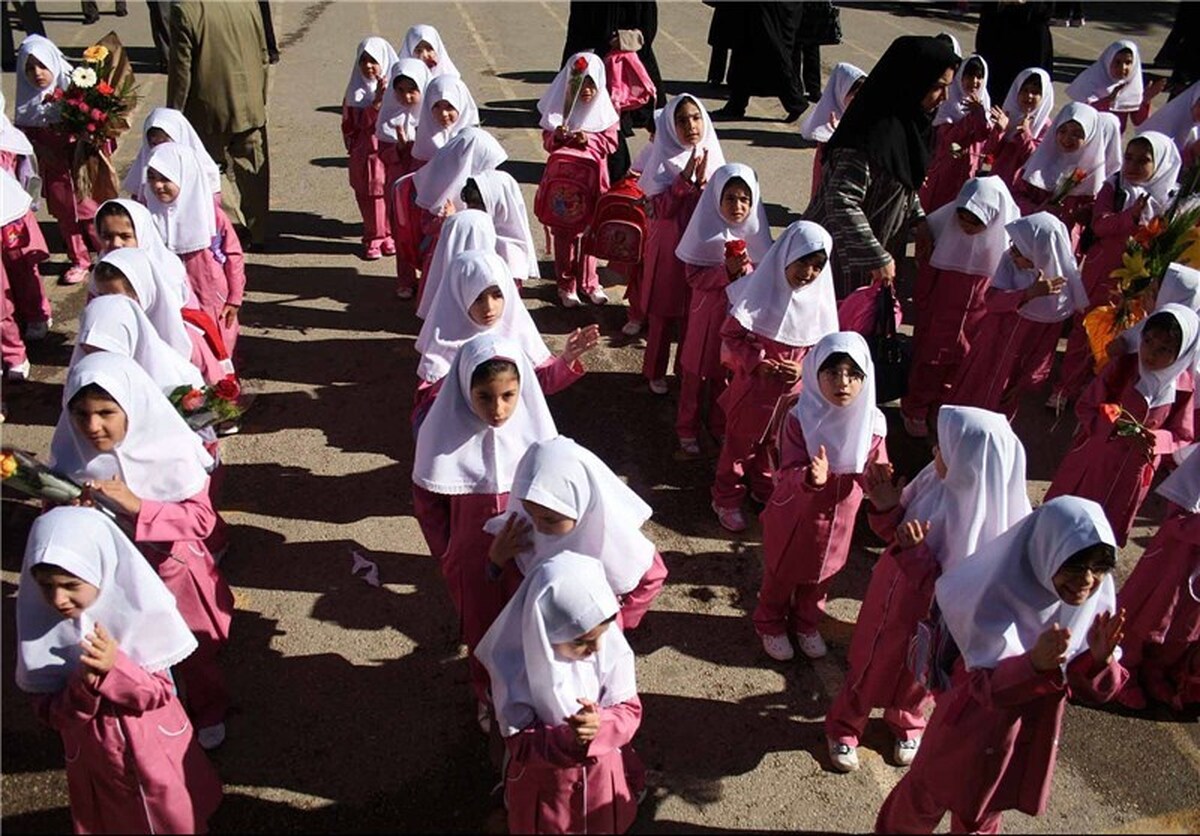 استاندار البرز گفت: اگر بخواهیم تمام مدارس استان یک نوبته و کلاس ها ۳۰ نفره شود به حدود یک هزار مدرسه نیاز داریم.